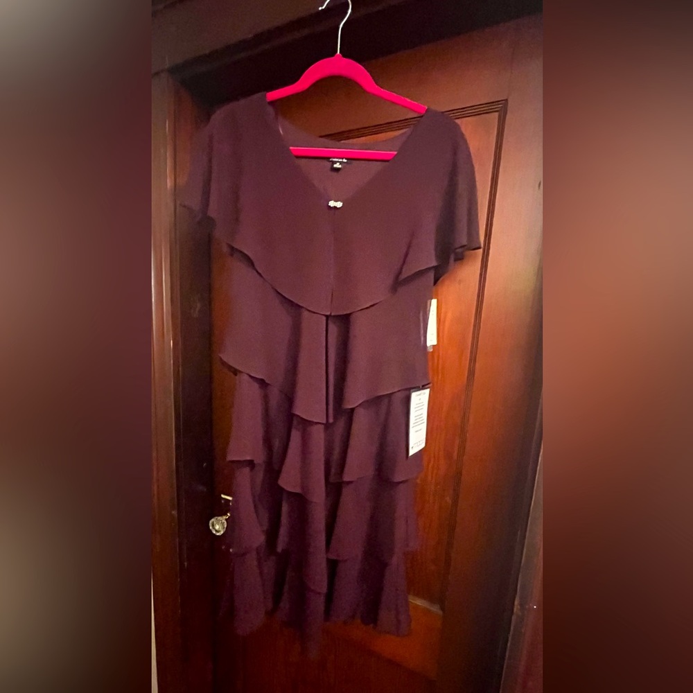 SLNY Misses Cocktail Dress in Fig